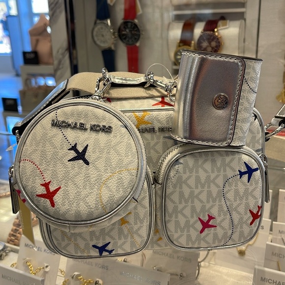 Michael Kors Jet Set Leather Medium Crossbody Bag with Case for Apple AirPods Pr - Picture 14 of 16